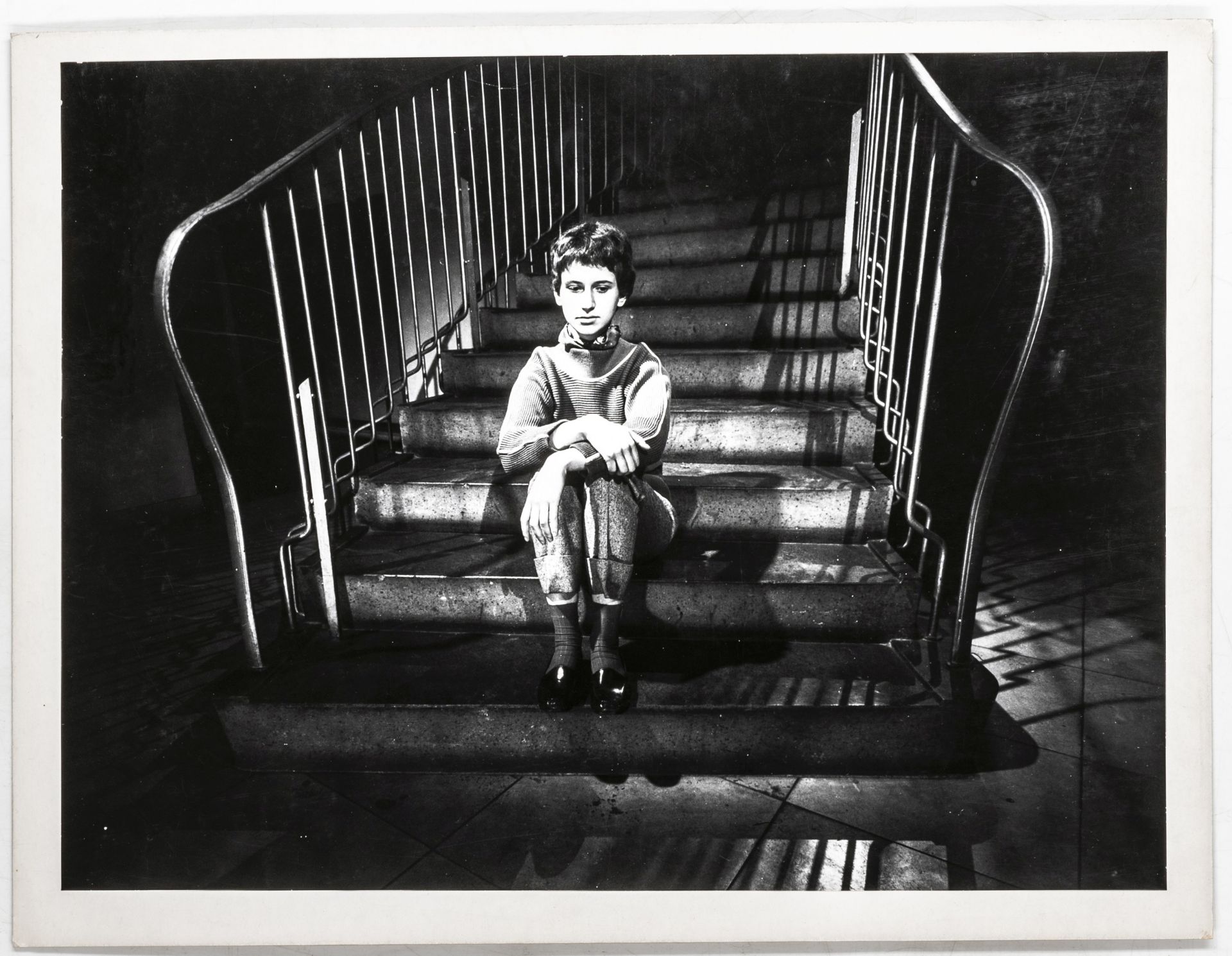 Steinert, Otto. Gaby auf der Treppe. - Image 2 of 3