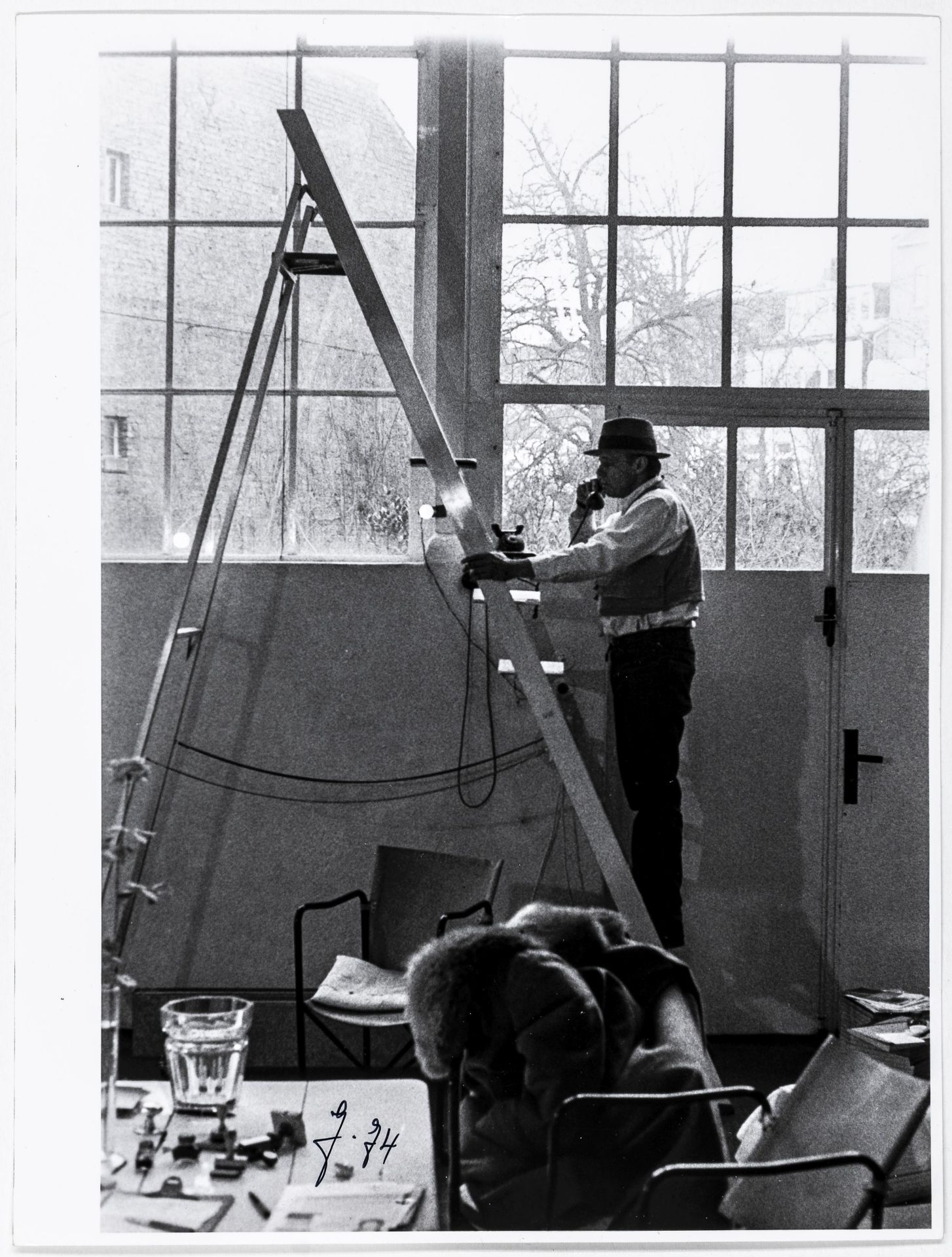 Held, Heinz. Joseph Beuys in seinem - Image 2 of 3