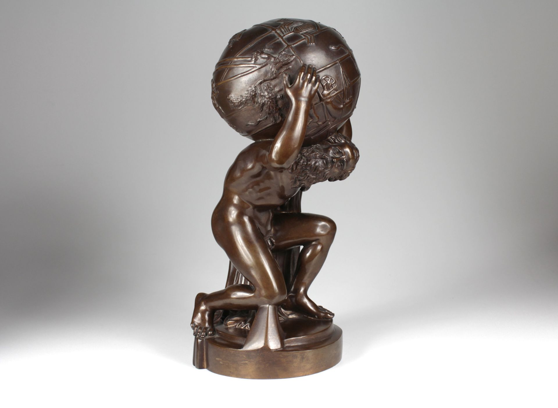 Seltenes Bronze-Modell nach der berühmten Skulptur des Atlas Farnese - Bild 7 aus 7