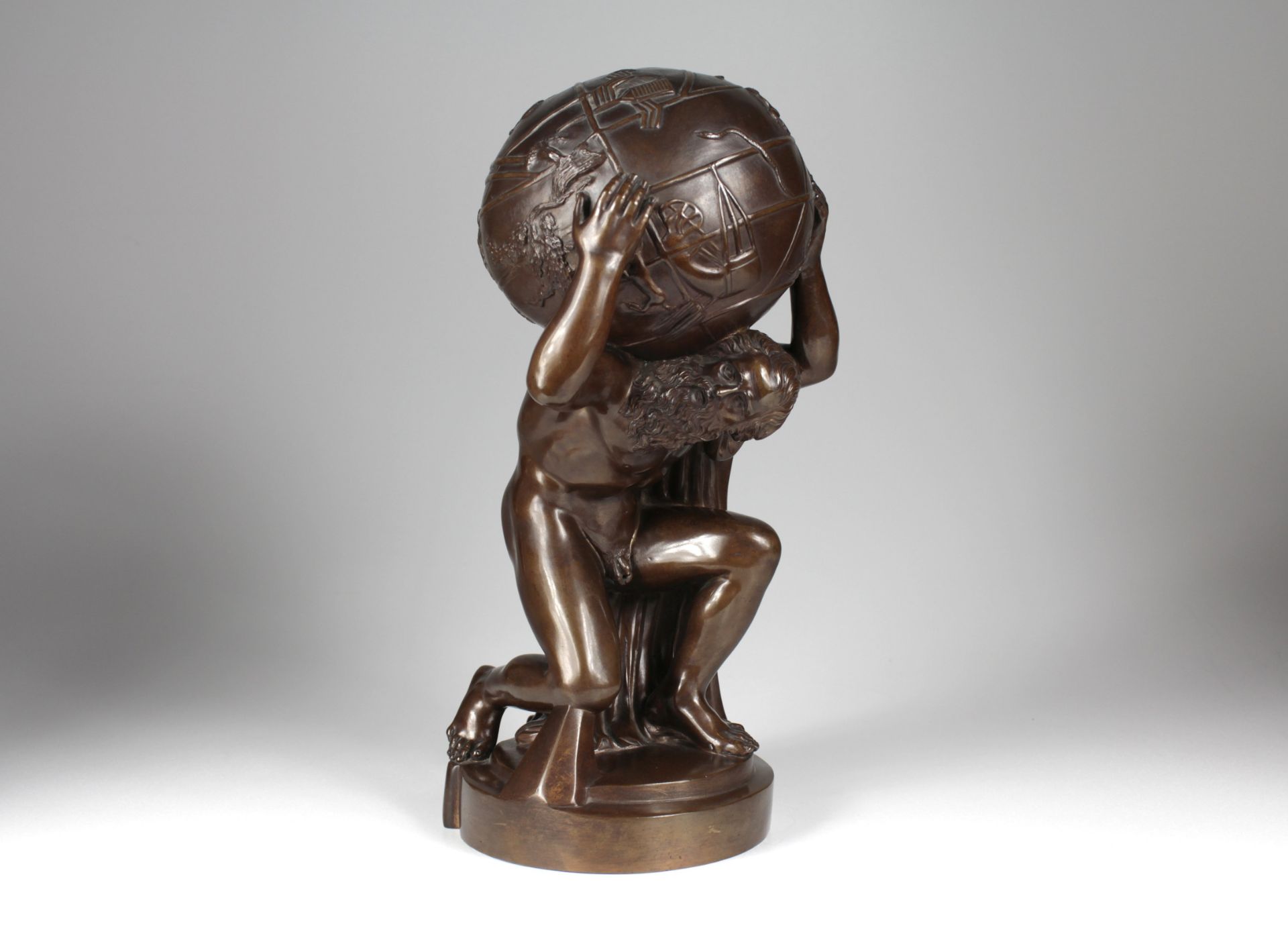 Seltenes Bronze-Modell nach der berühmten Skulptur des Atlas Farnese - Bild 6 aus 7