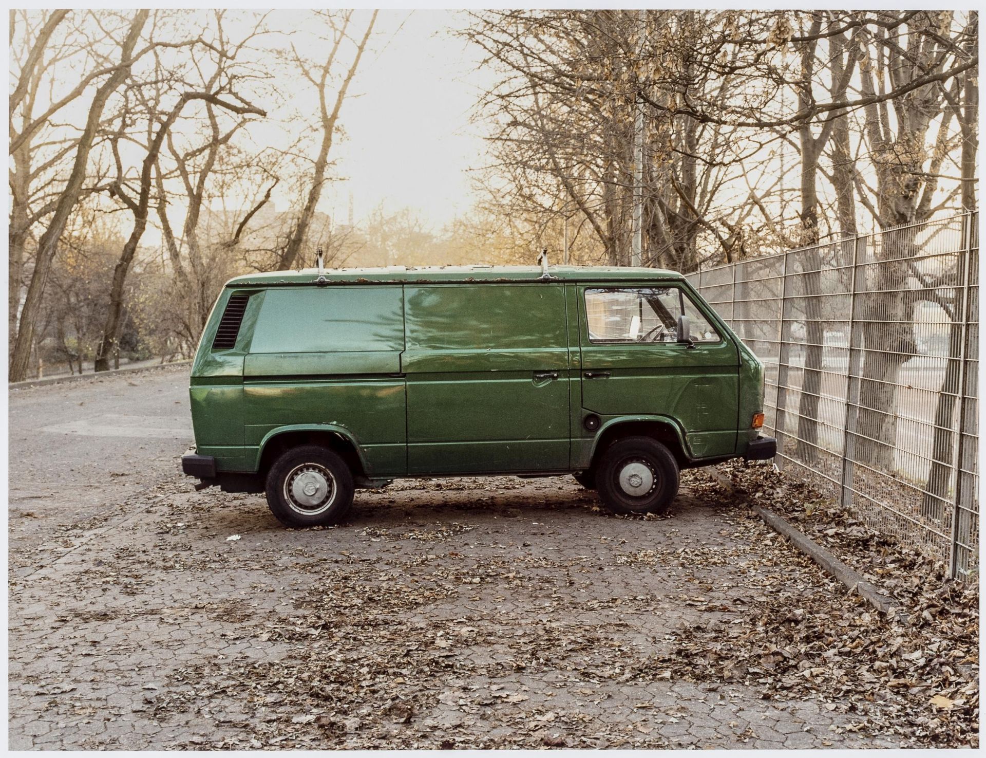 Fuchs, Bernhard. Autos. Fotografien. - Bild 2 aus 3