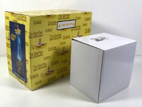 THE BEATLES - ORIGINAL YELLOW SUBMARINE LAVA LAMP AND ROCK ICONZ 'NOWHERE MAN' STATUE.