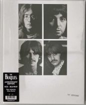 THE BEATLES - WHITE ALBUM CD/ BLU-RAY BOX SET (NUMBERED ANNIVERSARY EDITION DELUXE - 0602567571957)