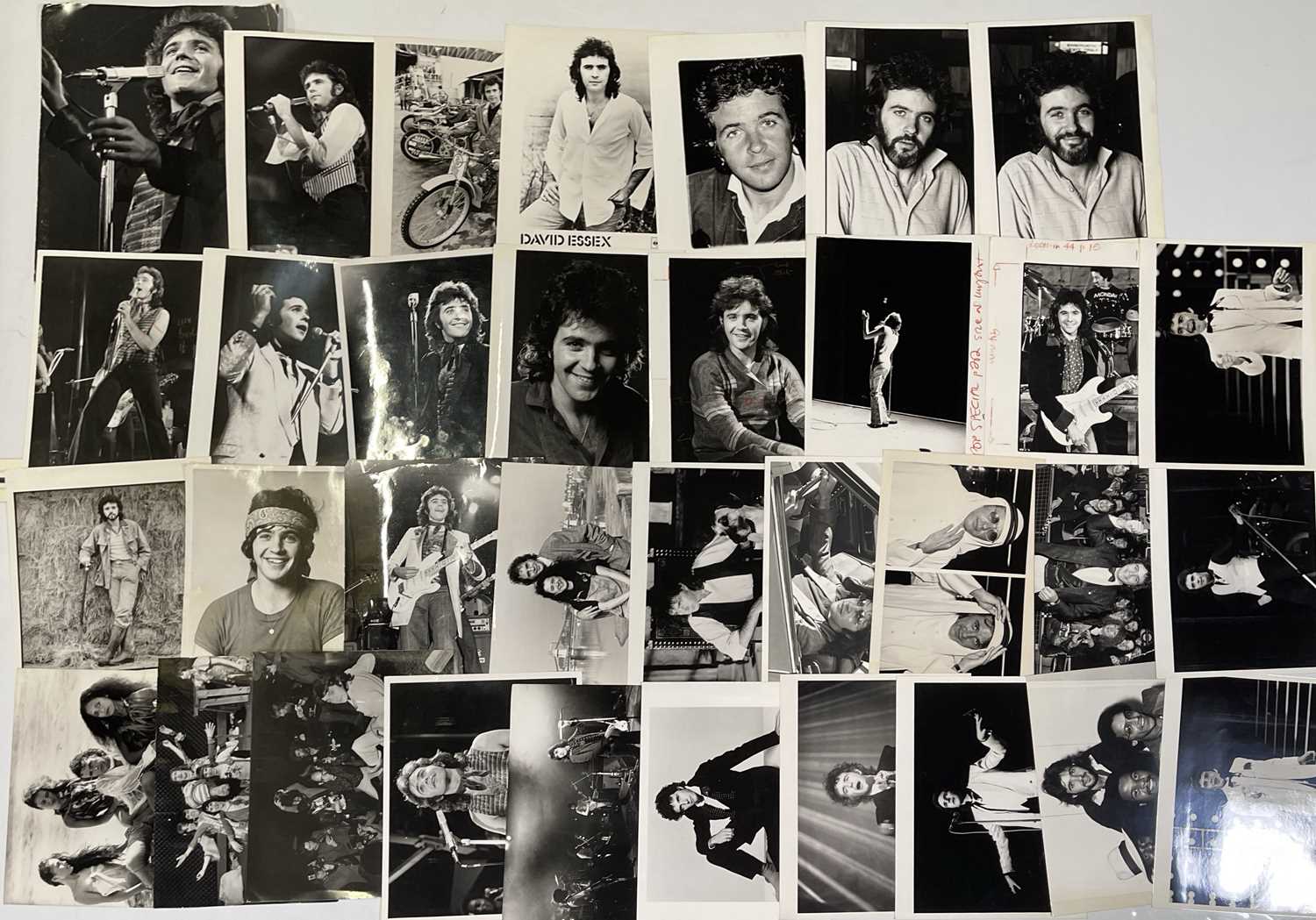 DAVID ESSEX - LARGE COLLECTION OF PRESS PHOTOGRAPHS. - Bild 3 aus 5