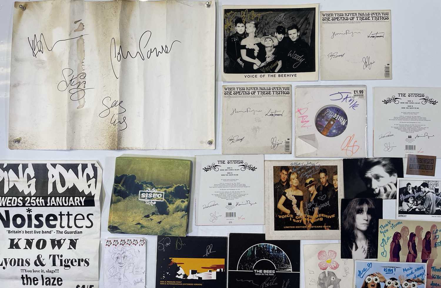 AUTOGRAPH COLLECTION INC MILES KANE / VINI REILLY / ZUTONS. - Image 2 of 3