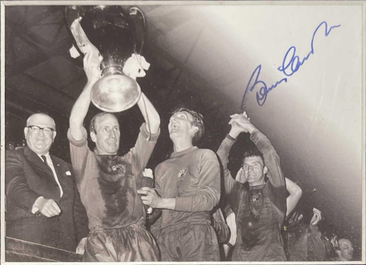 FOOTBALL LEGENDS - SIGNED ITEMS INC GEORGE BEST. - Image 7 of 7