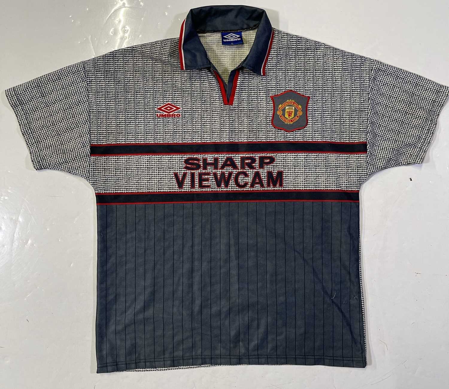 MANCHESTER UNITED - 1995/6 AWAY SHIRT.