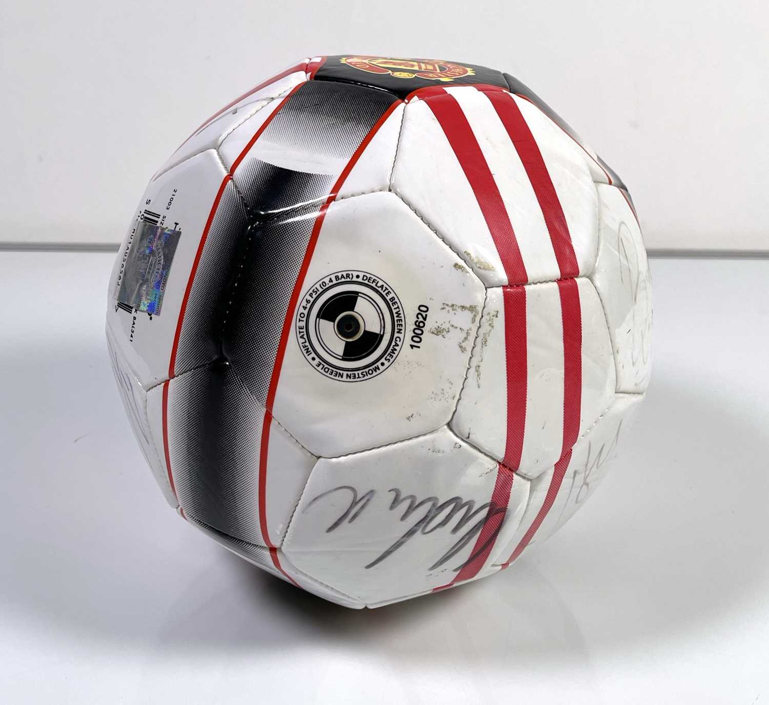 SIGNED MANCHESTER UNITED FOOTBALL. - Image 3 of 6