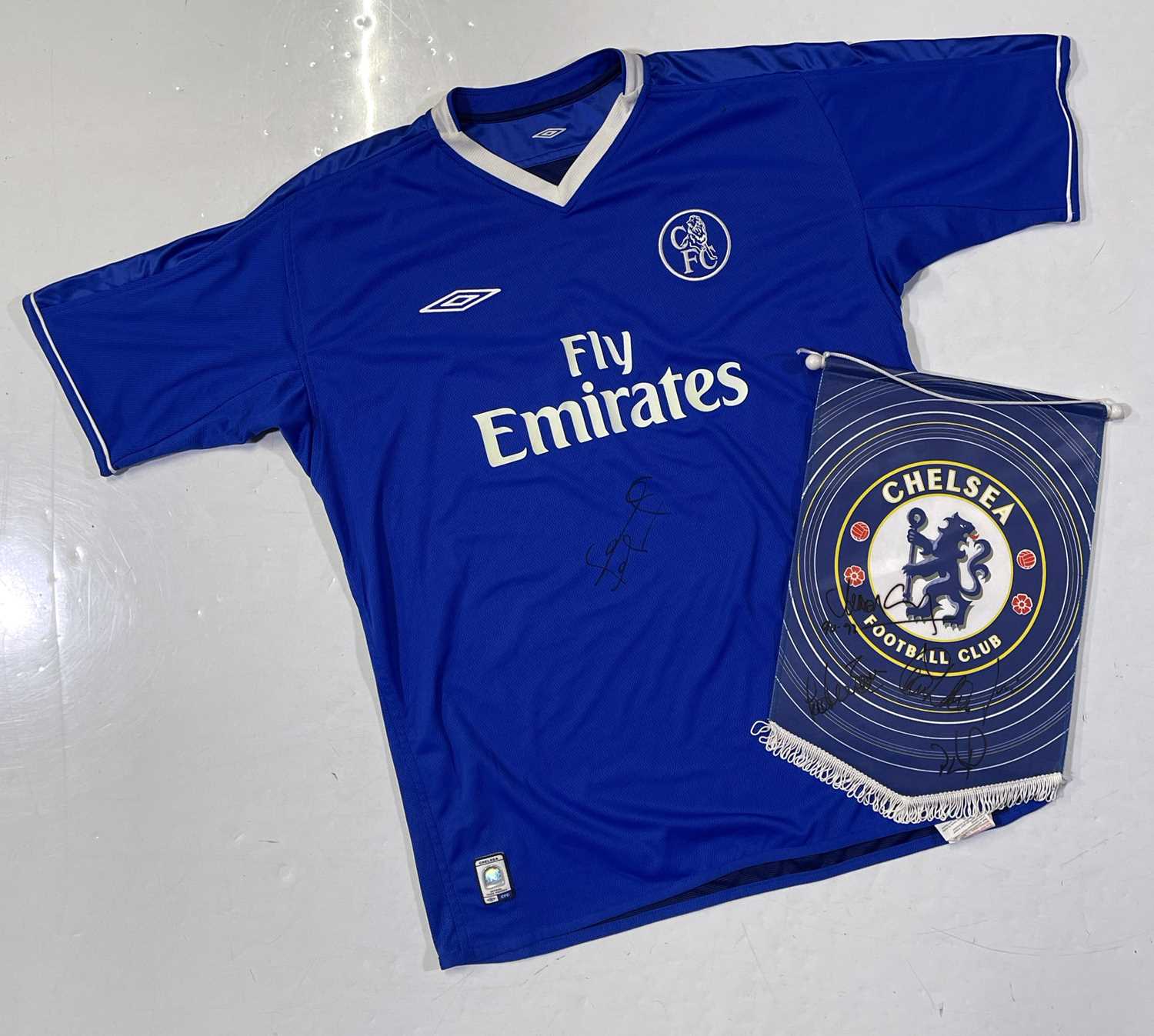 CHELSEA FC - SIGNED SHIRT AND PENNANT.
