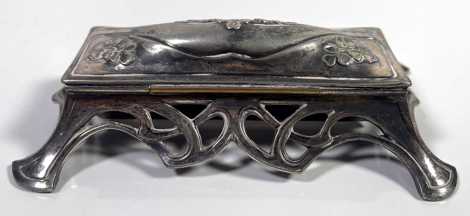 A WMF ART NOUVEAU SILVER PLATED STAMP BOX. - Image 3 of 5