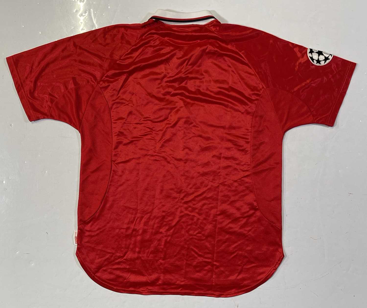 MANCHESTER UNITED - 1999 CHAMPION'S LEAGUE WINNERS HOME SHIRT. - Image 2 of 2