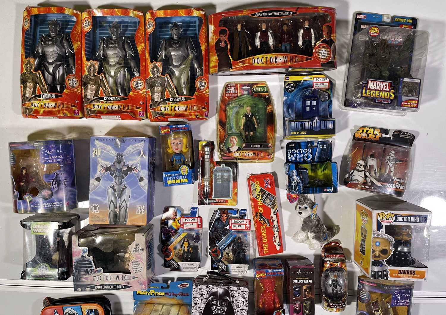 TOYS & FIGURINES (STAR WARS, DOCTOR WHO, MARVEL). - Image 3 of 3