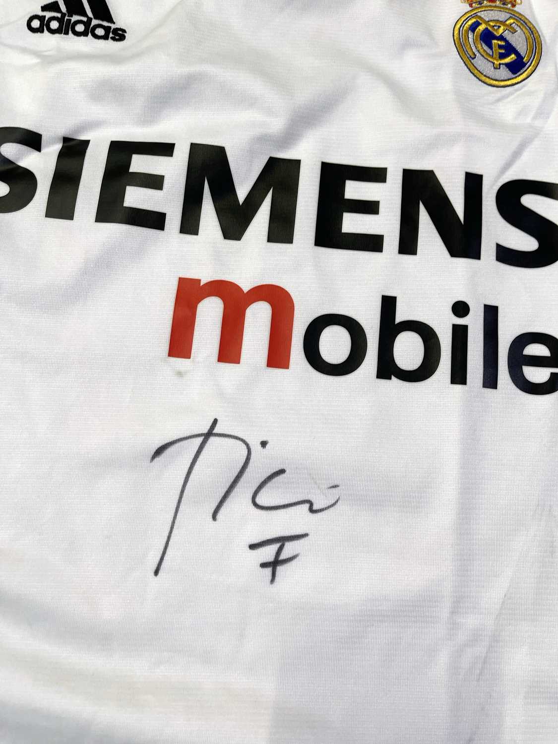 REAL MADRID - SHIRT SIGNED BY LUIS FIGO. - Image 2 of 3