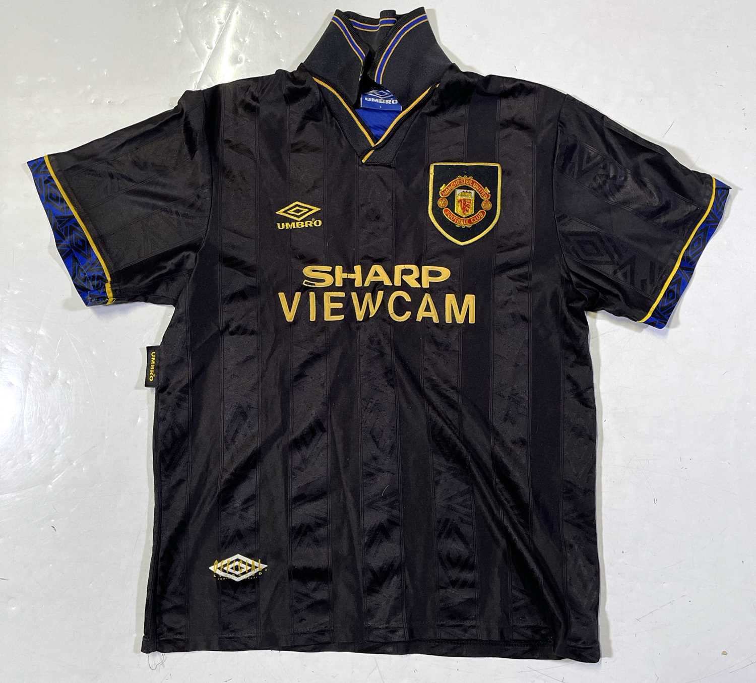 MANCHESTER UNITED FOOTBALL SHIRT - AWAY KIT 1993-5. - Image 2 of 3