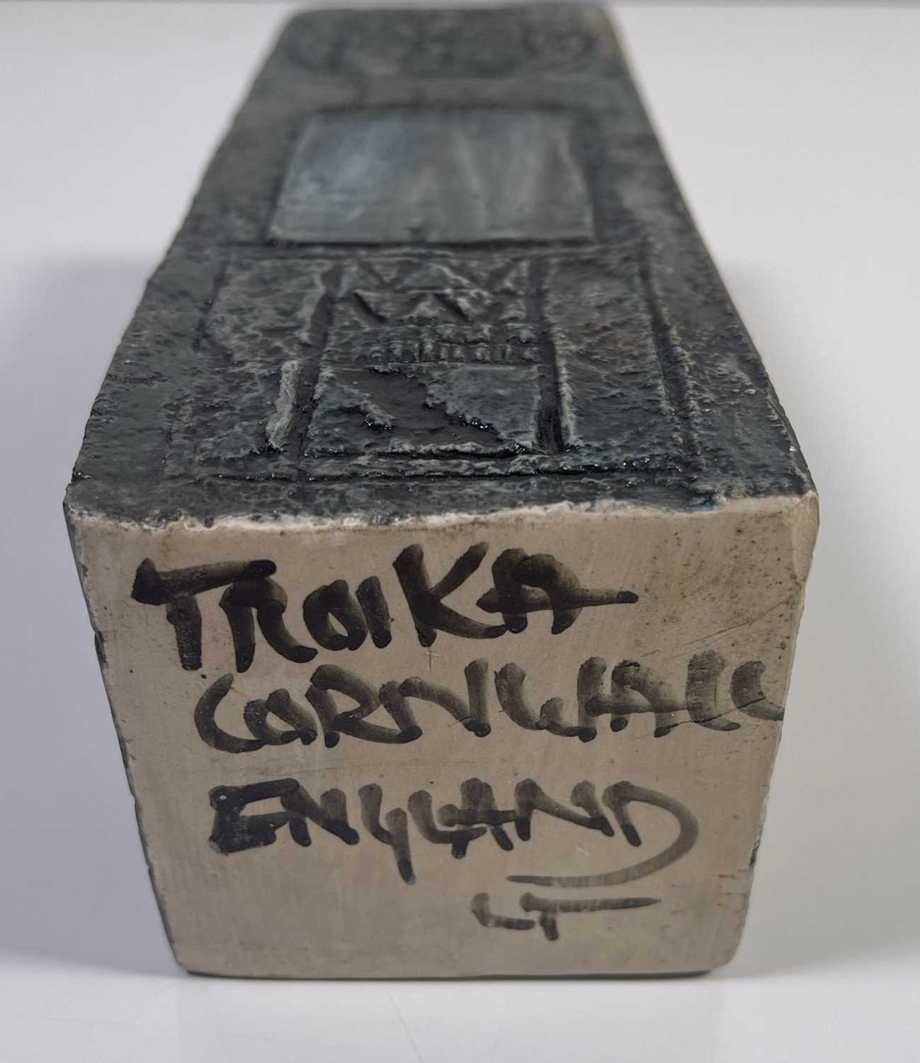 TROIKA - RECTANGULAR VASE BY ANNE LEWIS. - Image 3 of 3