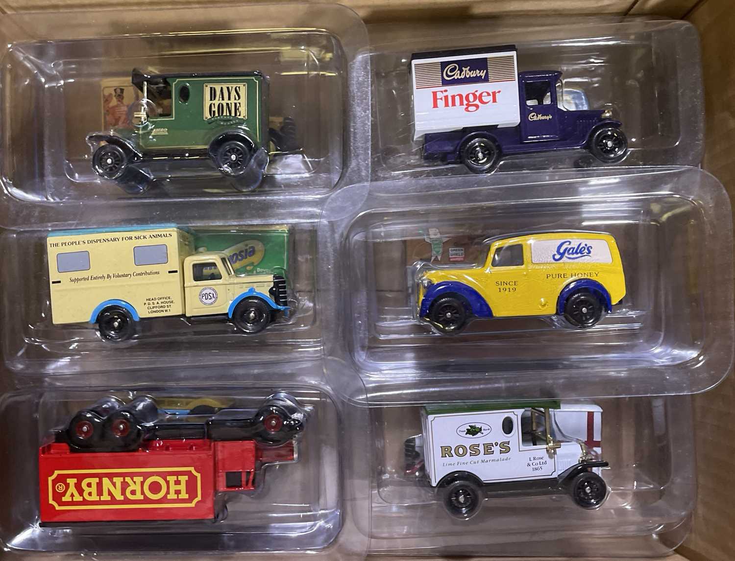 COMPLETE SET - HACHETTE DAYS GONE BY CLASSIC TRUCKS AND VANS. - Image 5 of 8