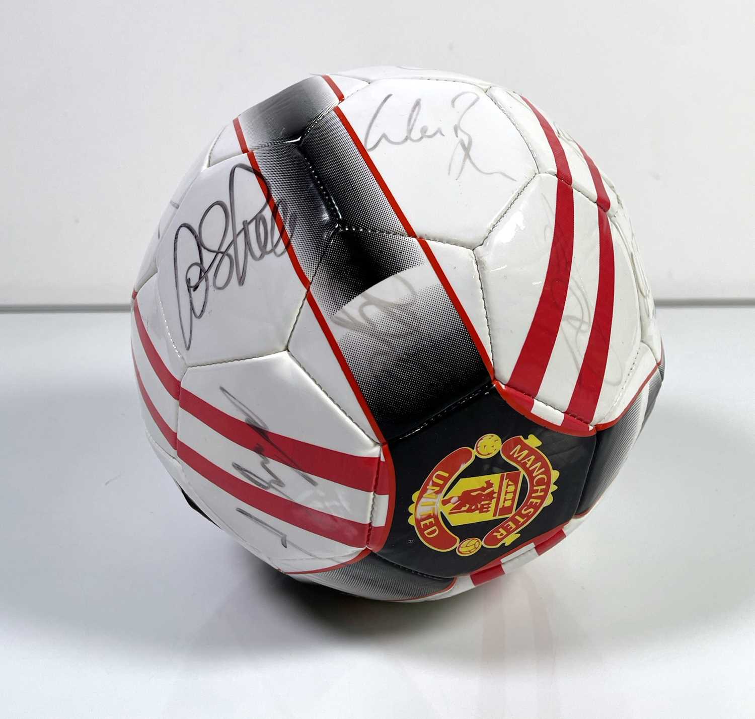 SIGNED MANCHESTER UNITED FOOTBALL. - Image 2 of 6