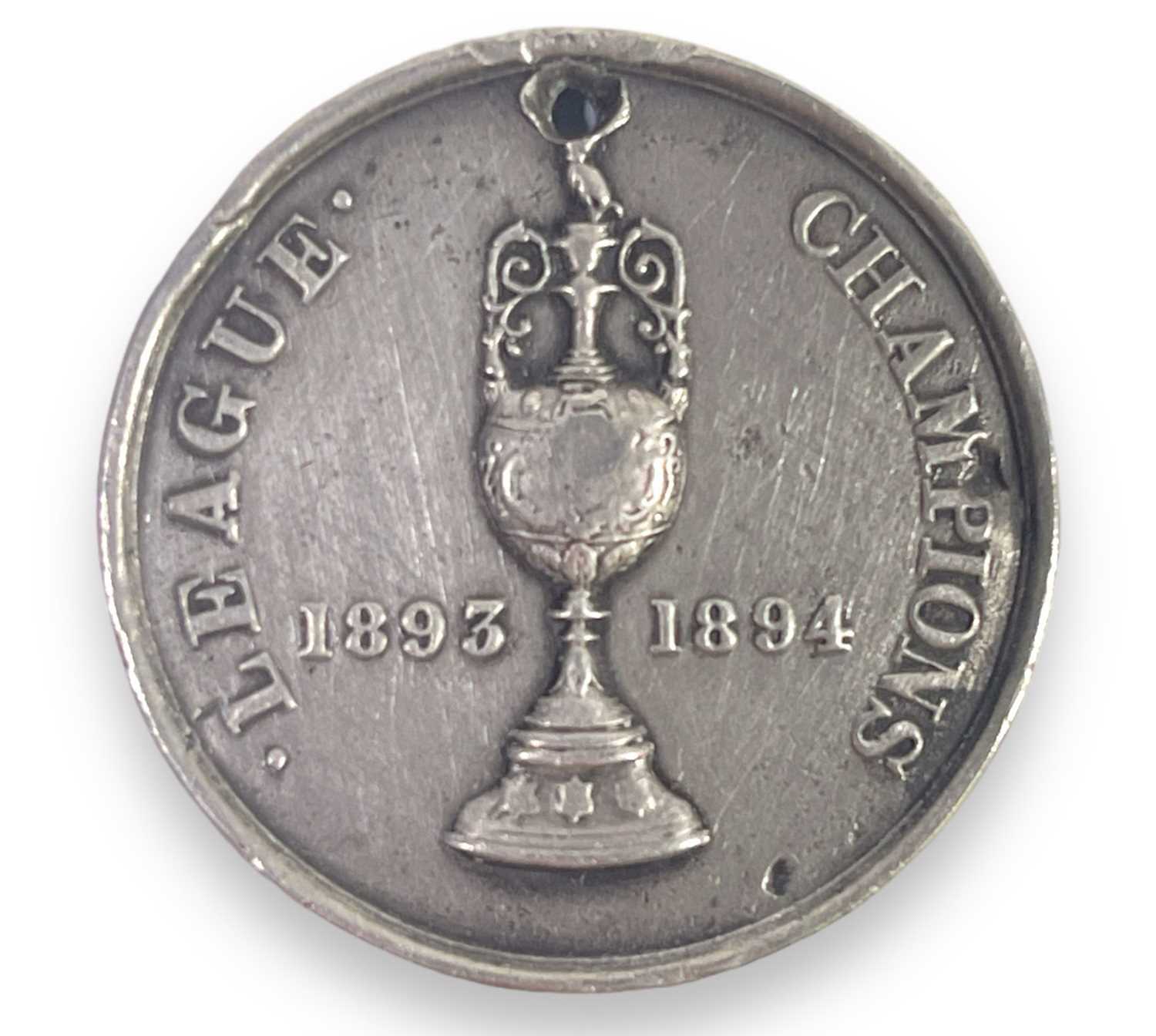 1893-94 ASTON VILLA LEAGUE CHAMPIONS MEDAL. - Bild 2 aus 2