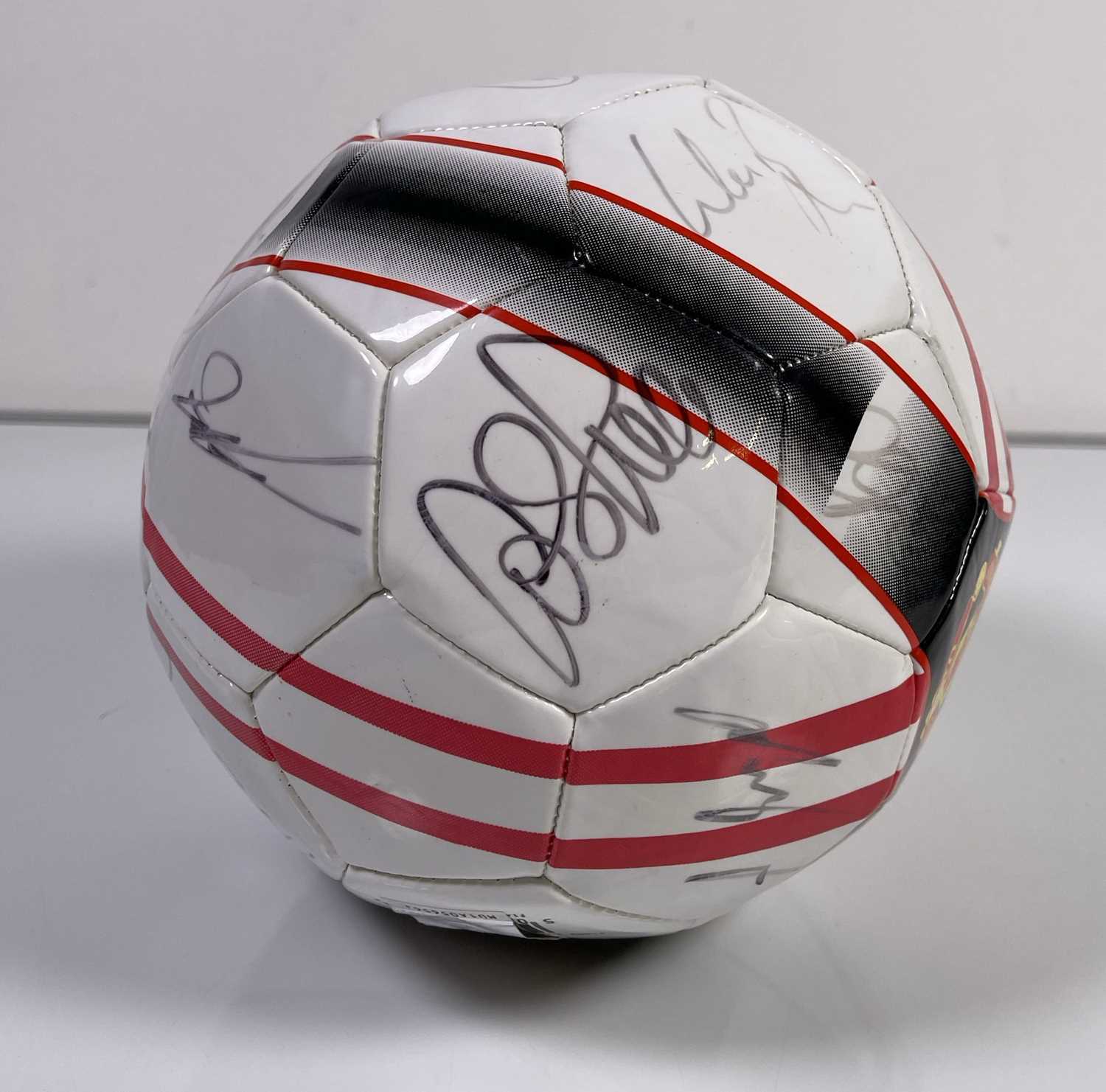 SIGNED MANCHESTER UNITED FOOTBALL. - Image 5 of 6