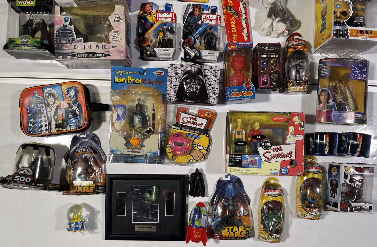 TOYS & FIGURINES (STAR WARS, DOCTOR WHO, MARVEL). - Image 2 of 3