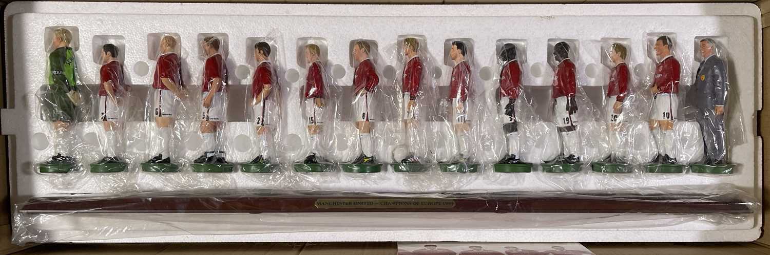 OFFICIAL 1999 MANCHESTER UNITED FIGURINE SET. - Image 2 of 3