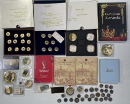 COINS / CROWN / MEDALS SETS.