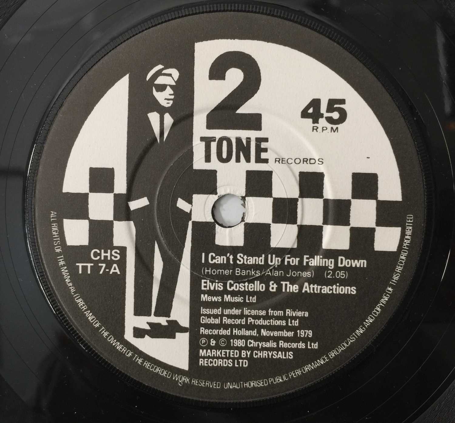 ELVIS COSTELLO & THE ATTRACTIONS - I CAN'T STAND UP FOR FALLING DOWN 7" (ORIGINAL UK WITHDRAWN RELEA - Image 2 of 3