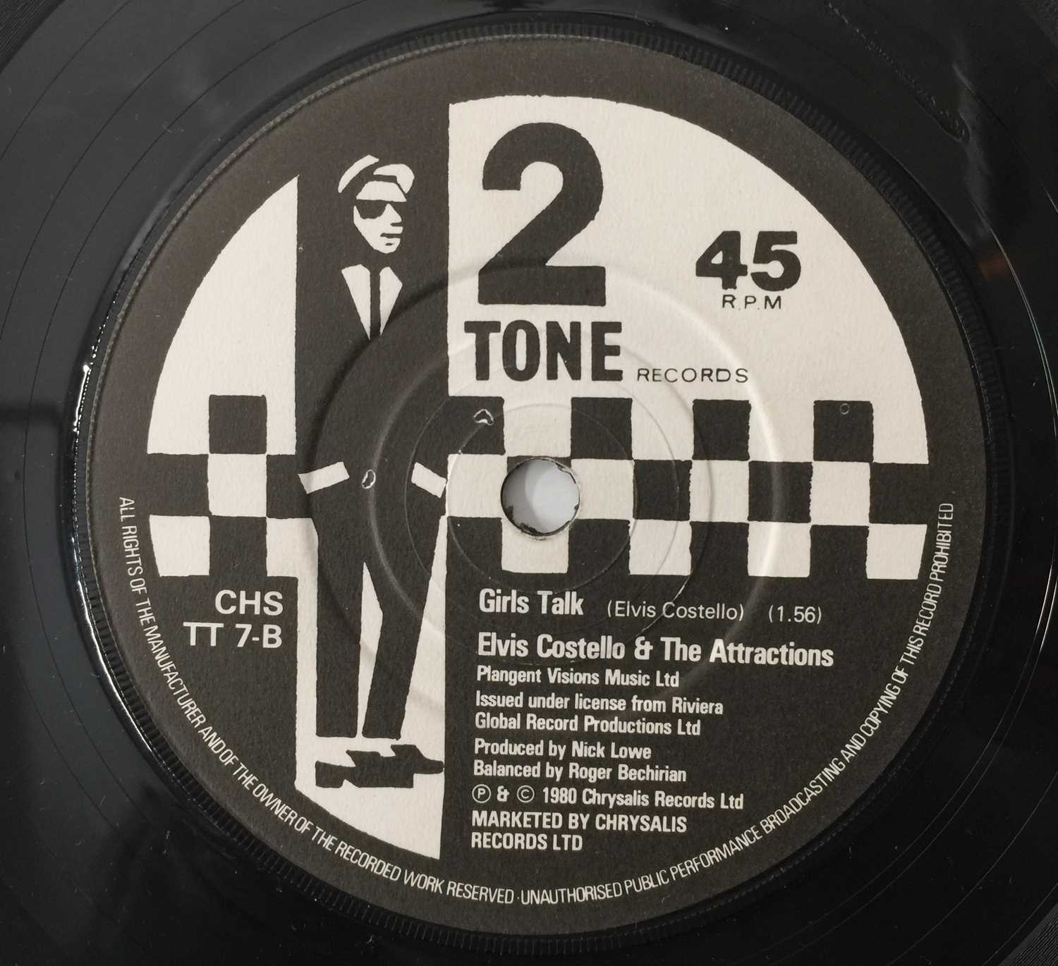 ELVIS COSTELLO & THE ATTRACTIONS - I CAN'T STAND UP FOR FALLING DOWN 7" (ORIGINAL UK WITHDRAWN RELEA - Image 3 of 3