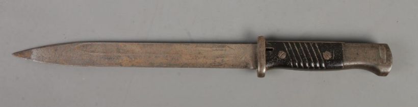 A German World War Two K98 bayonet. Marked Mundlos to blade. Blade length 25cm. CANNOT POST OVERSEAS