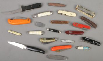 A box of knives. Includes Butler, Rodgers, Richards examples, etc.