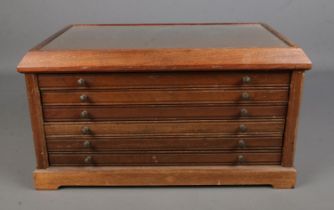 A mahogany table top coin/medal collectors cabinet with six drawers and fitted interior. Hx24cm