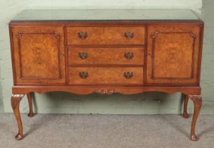 A carved walnut sideboard. (93cm x 138cm x 47cm)