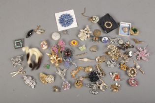 A large quantity of brooches including floral, animals and butterflies etc.