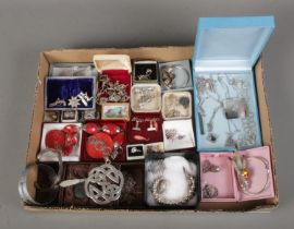 A tray of assorted jewellery to include small quantity of silver, imitation coral pendant,