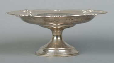 A George V silver pedestal dish. Assayed Sheffield 1926 by Walker & Hall. Height 9cm, Diameter 23cm.