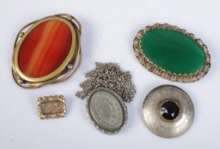 A collection of antique jewellery. Includes large agate brooch, small mourning brooch, white metal