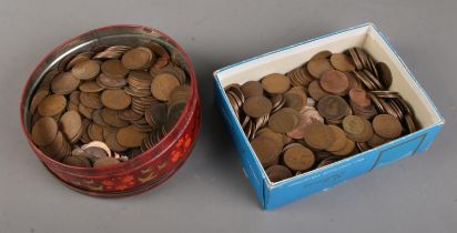 A large quantity of mostly British one penny coins. Includes some other examples.