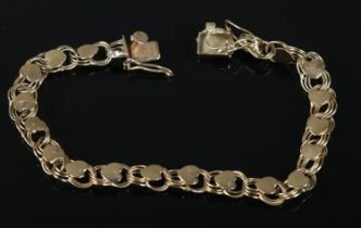 A 9ct gold bracelet with heart shaped links. Length approximately 18cm. 7.3g.
