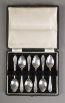 A cased set of six silver demitasse spoons assayed Sheffield 1947 of H Hunt. 90.2g