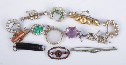 Thirteen pieces of antique and vintage jewellery. Includes goldstone insect, photograph locket,