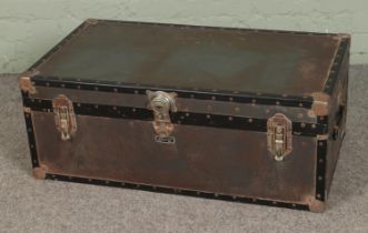 A Mossman Made vintage travel trunk. Approx. dimensions 90.5cm x 51cm x 35cm.