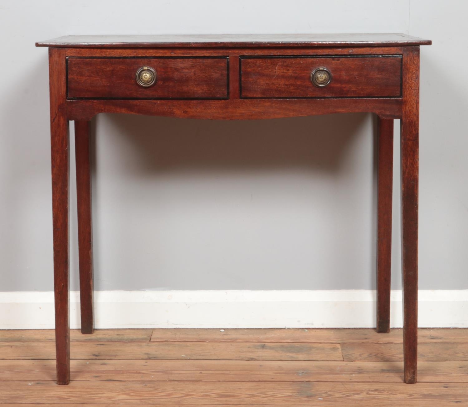 A Georgian Mahogany side table having two short drawers with brass ring pull handles. Hx75cm - Bild 2 aus 3