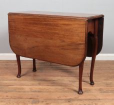 A late Nineteenth/early Twentieth century mahogany gateleg drop leaf table. Height: 72cm, Width: