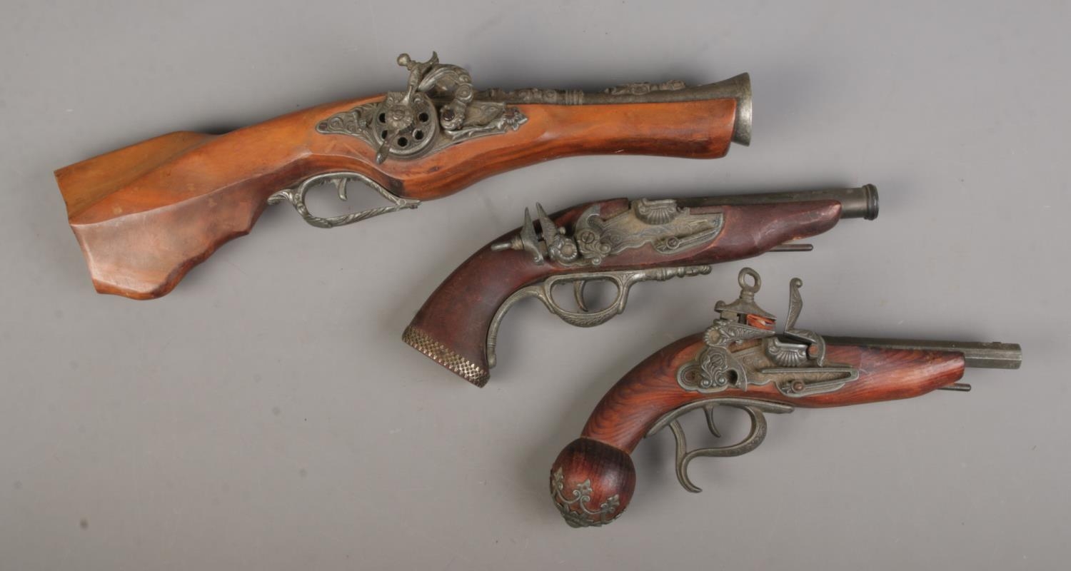 Three replica Blunderbuss pistols, largest 48cm long. - Bild 2 aus 2