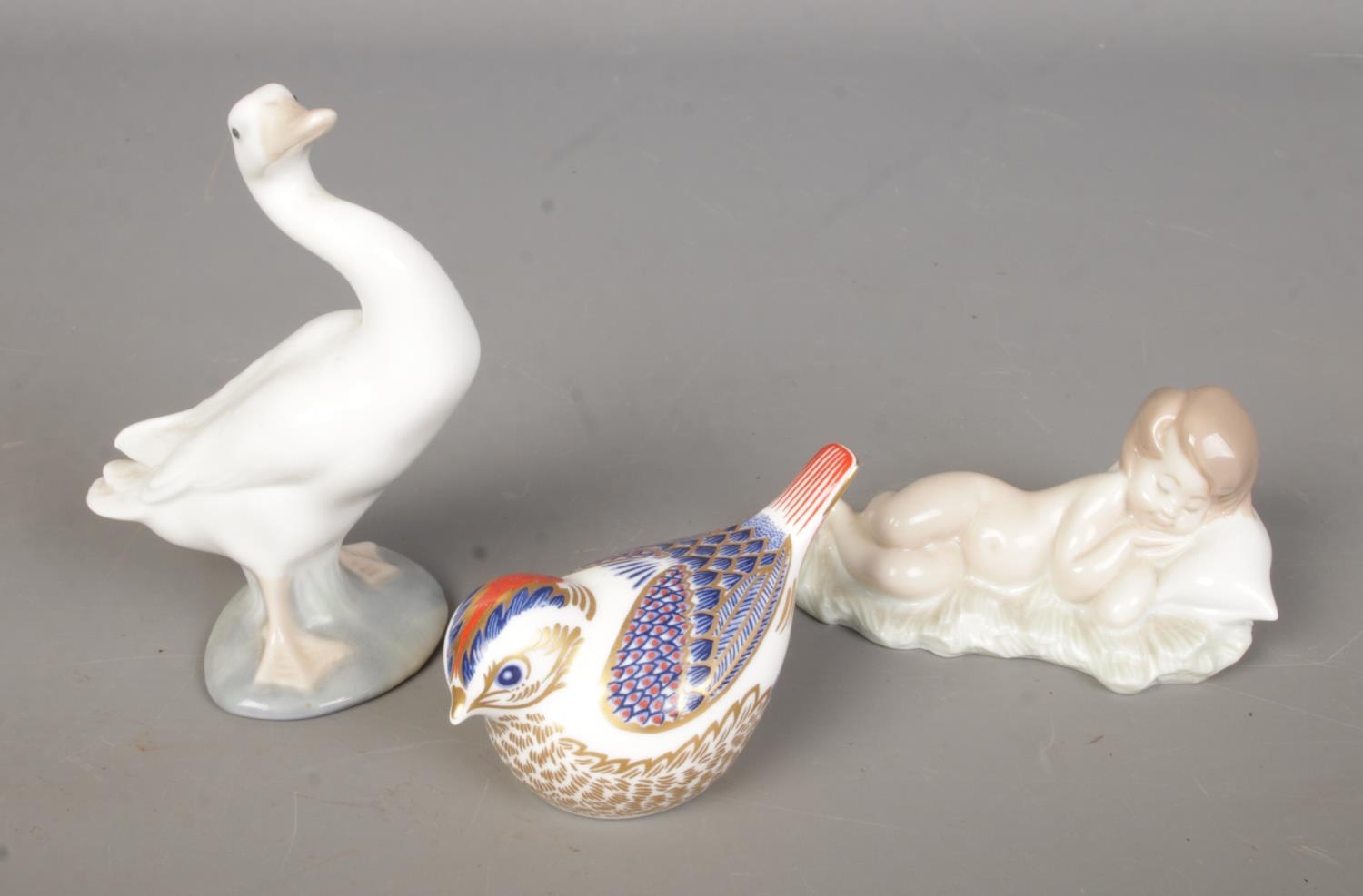 A small collection of ceramic figures to include Royal Crown Derby Goldcrest bird paperweight and