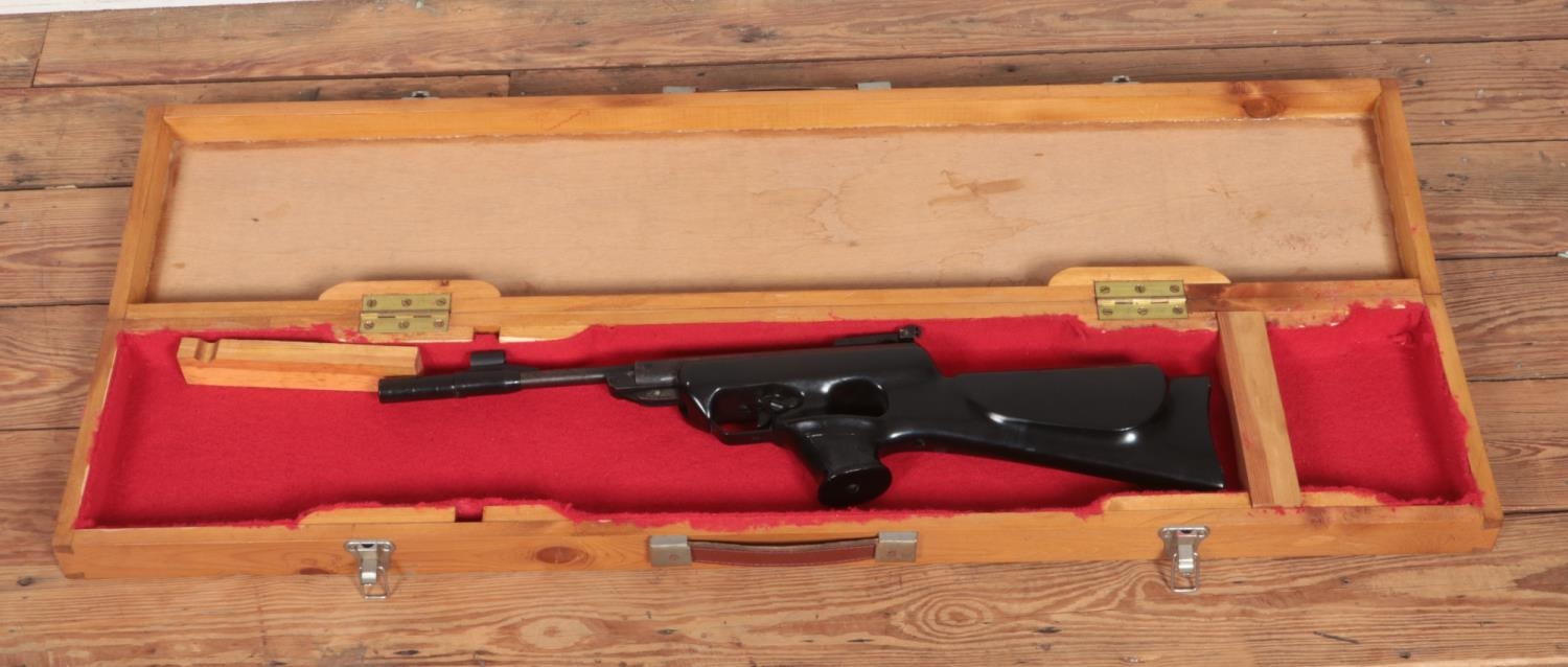 A cased BSA Shadow .22 calibre break barrel air rifle with synthetic plastic thumbhole stock. CANNOT - Bild 3 aus 3