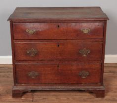 A Georgian oak Batchelors chest of drawers with brass escutcheons. Hx73cm, Wx82cm, Dx43cm.