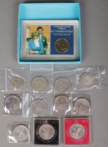 A quantity of mostly commemorative crowns includes 2000 Â£5 coin.