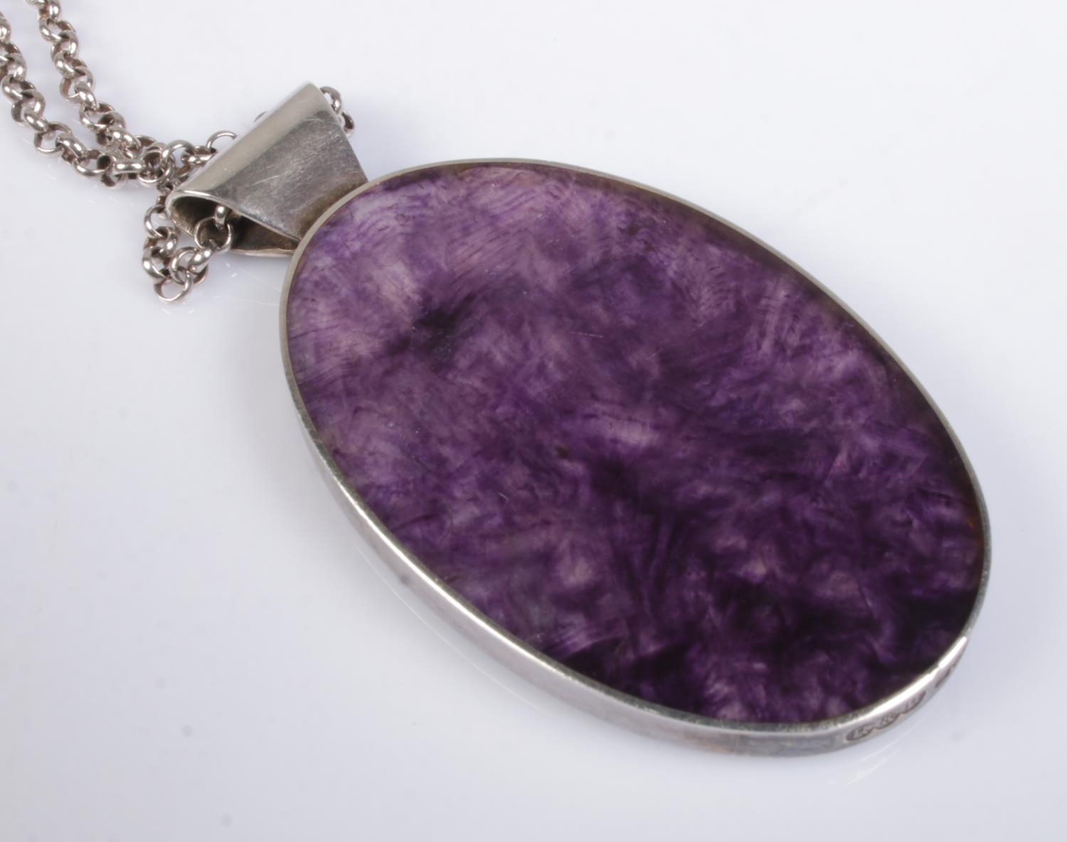 A large silver mounted blue john pendant, on white metal belcher chain. Pendant mount assayed for - Image 3 of 3