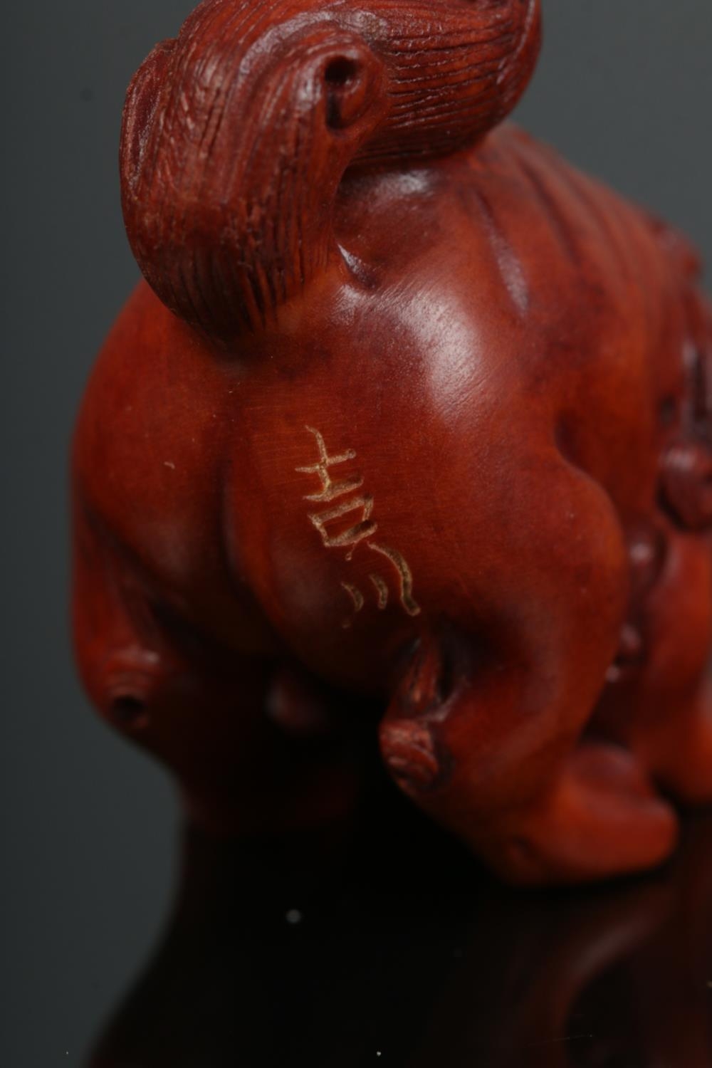 A hand carved hardwood netsuke of Foo Dog/Baby Dragon. Signed. - Image 2 of 2